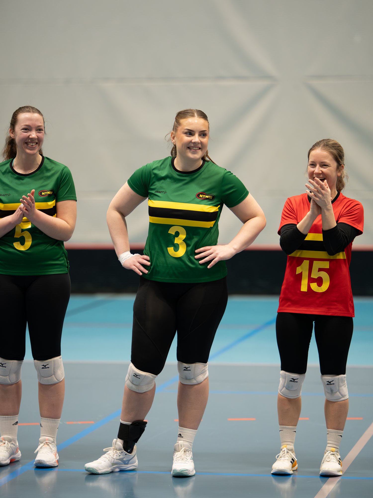Damespillere presenteres før kampen